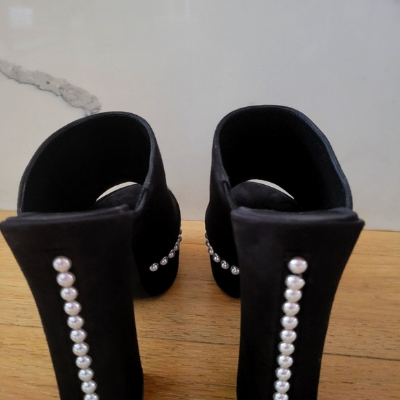 Stuart Weitzman Black Platform. Size 6. - Picture 3 of 4